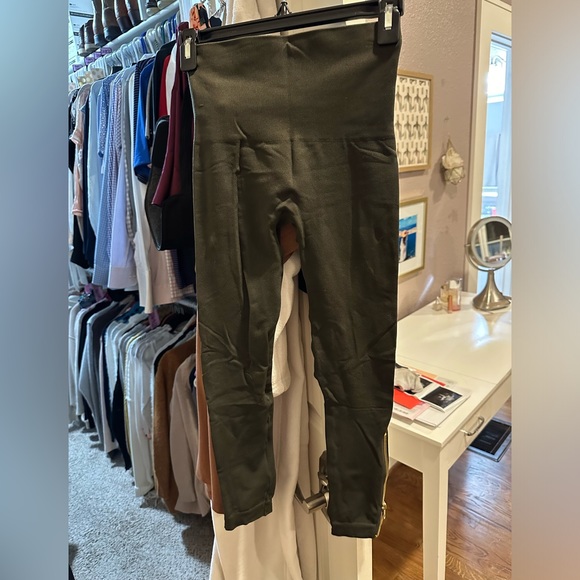 Spanx leggings with side zipper - Picture 2 of 4